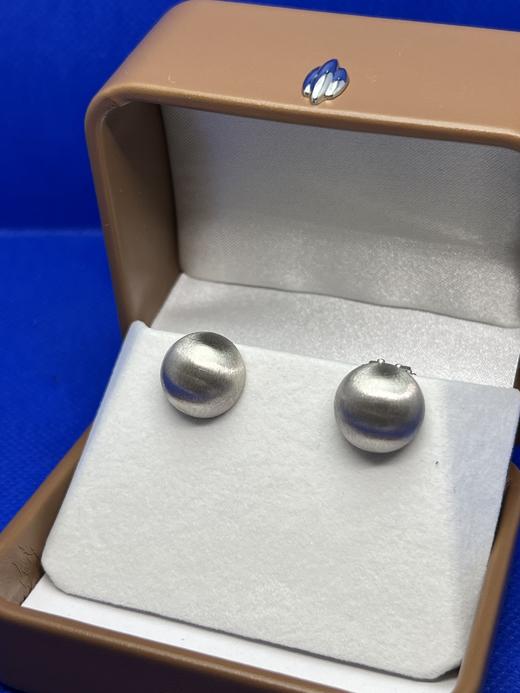 【日本溯源之旅】18k金耳夹 设计师爆款 精致日式手工拉丝金工艺 穹面设计 简约高级感  经典弹力夹 5.4g （展会产品拍下后不支持7天无理由退换货） 商品图1