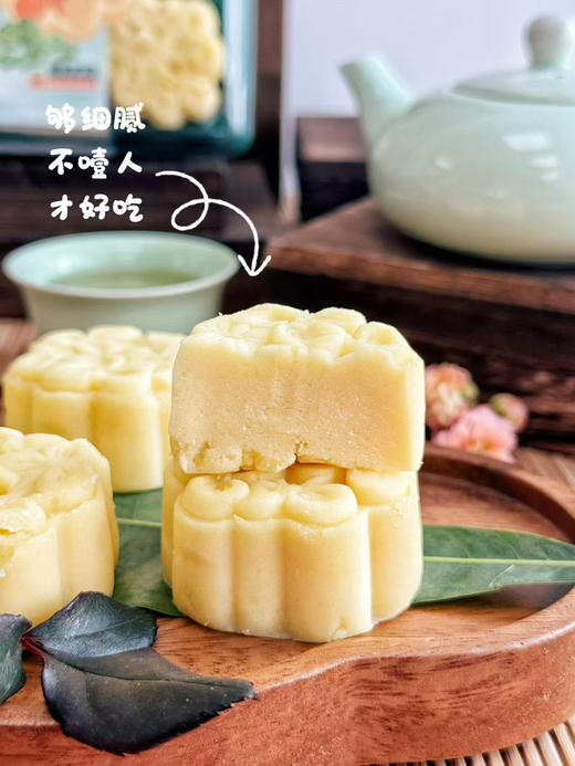 火遍魔都的网红美食，实体门店排队排到爆，妞烘烘 0添加绿豆冰糕（180g/盒 6枚装）
豆茸鹅黄 奶香四溢，入口沙沙糯糯 细腻绵密，轻抿即化 带着绿豆本香。冷冻储存！解冻即食！一组两盒 商品图0