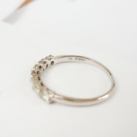 莱绅通灵PT950铂金时尚简约群镶0.50克拉钻石戒指14号（戒圈可改）120326NJS05 商品图5