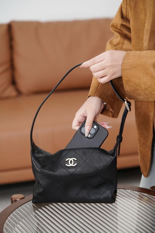 香奈儿 26P系列 hobo腋下包 黑金 商品图3