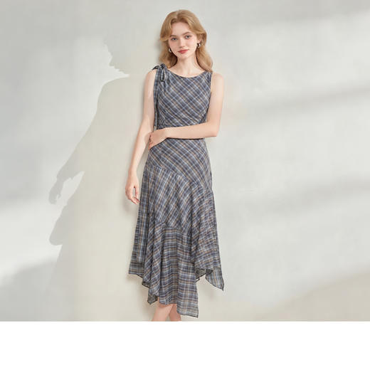西遇2026夏新款复古挂脖格纹连衣裙女收腰系带不规则下摆气质长裙E0060268 商品图0