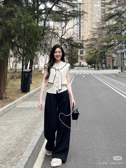 一店d 来𝐉𝐍𝐁𝐘江南西装阔腿裤
神裤！！版型真的绝啊，所有女人该有的一条直筒裤，它把随性和高级感平衡得刚刚好。小个子也能穿出大气场 垂感很好，走路晃荡带风，合身得体的剪裁非常能藏肉 商品图13