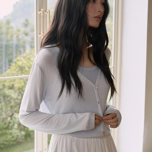 2026 新款 天丝莫代尔开衫女 春夏蚕丝羊毛亲肤轻薄纽扣长袖针织上衣 商品图3