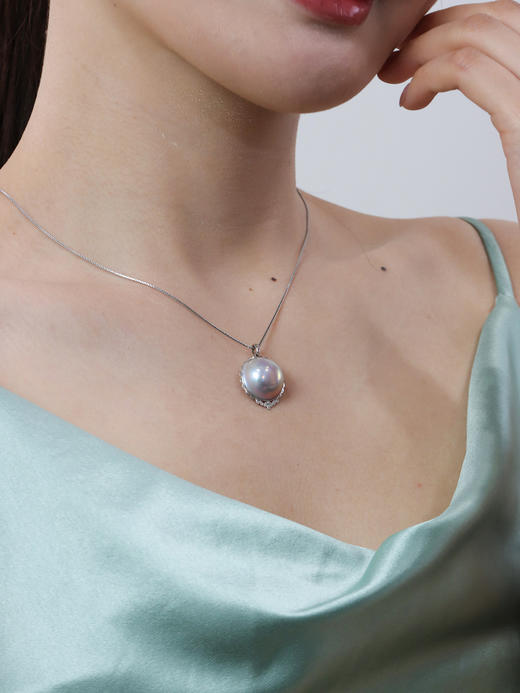 【日本溯源之旅】18k金银蓝马贝珍珠钻石吊坠 吊坠尺寸:约18*25mm钻石分数:0.04ct（展会产品拍下后不支持7天无理由退换货） 商品图1