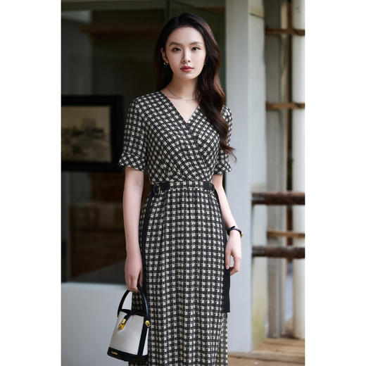 漫步塞纳河~法式浪漫真丝裙 米思阳2026夏季新款复古千鸟格系带V领100%桑蚕丝真丝连衣裙 商品图2