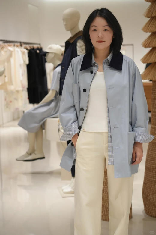 全棉斜纹风衣 高密全棉斜纹夹克巴恩风外套 藏青灯芯绒撞色翻领 高密全棉斜纹 细密平整 色泽温润 垂坠却不贴肤 抗皱好打理 商品图7