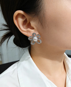 满钻花花耳钉 7mm珍珠 气质款 甜美吸睛 派对必备 [发：12]