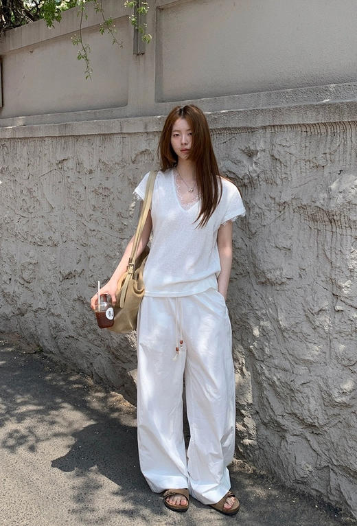 慵懒浪漫睫毛蕾丝V领水洗棉T恤 商品图11