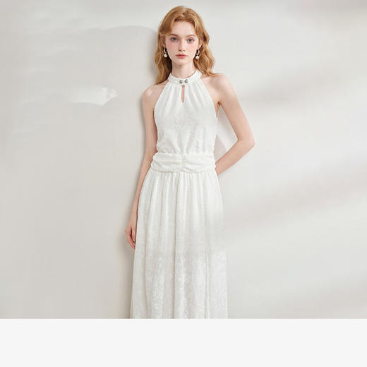 西遇挂脖无袖连衣裙女2026夏新款水滴领镂空提花收腰显瘦开衩长裙E0060267 商品图0