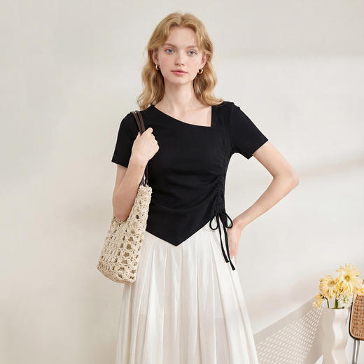 西遇2026夏新款斜领抽绳T恤女修身显瘦不规则设计感纯色短袖上衣E0060271 商品图1