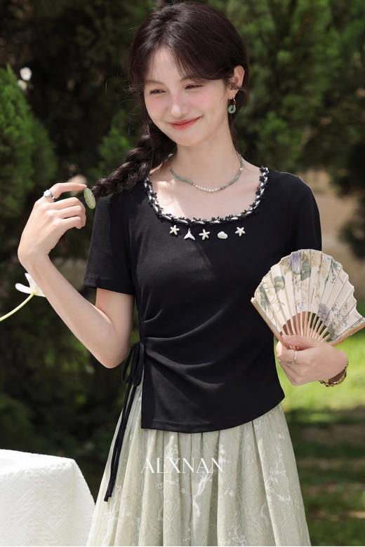 鹿向南「浅夏星眠」黑色气质方领短袖T恤女夏显瘦正肩设计感上衣 商品图5