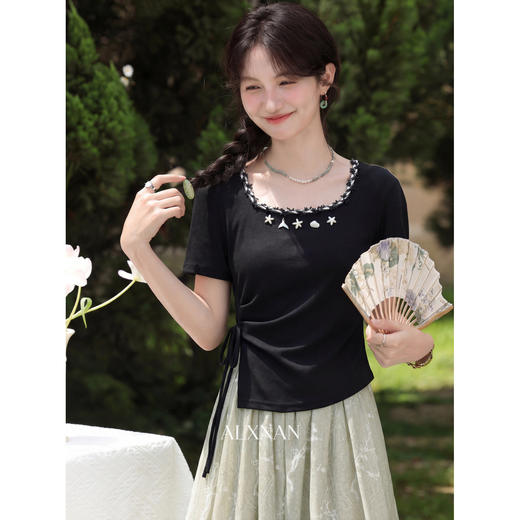 鹿向南「浅夏星眠」黑色气质方领短袖T恤女夏显瘦正肩设计感上衣 商品图0