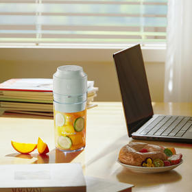 【积分兑换】小熊 料理机LLJ-T03J7 强劲动力 续航无忧 6叶刀 300ml