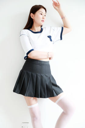 字母tee合集，三个款一起。复古宽松设计撞色衍缝情侣t恤E040258