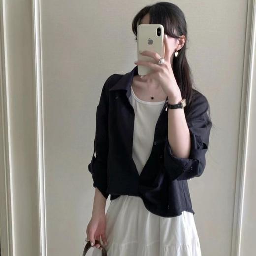 法维曼 藏蓝色翻领深V领衬衫 轻盈垂坠 春夏清爽不闷 宽松落肩 藏肉显瘦 修饰脖颈 叠穿更显层次 商品图3