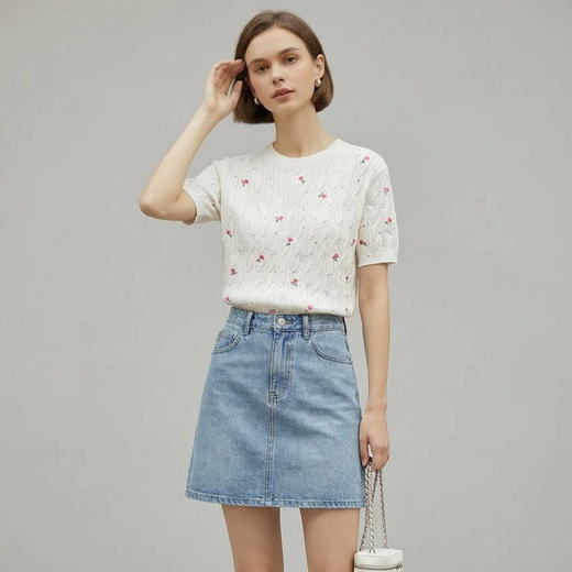 「自」全新升级【铂金会员174/天猫229/差价55】(11416)洛诗琳玫瑰绣花针织短袖2026新款圆领显瘦绞花针织上衣 商品图1