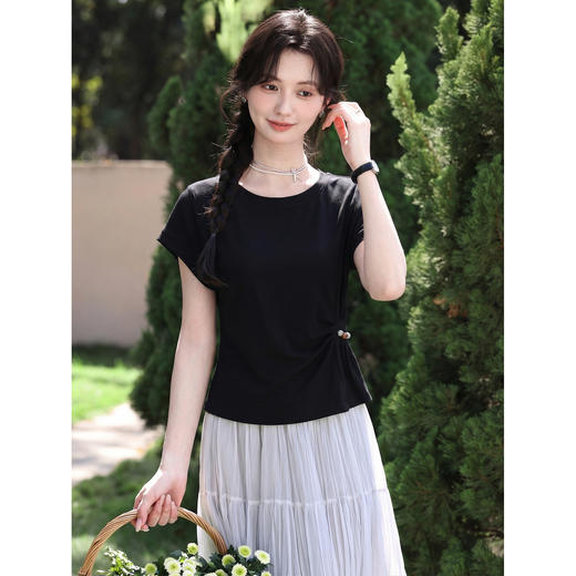 鹿向南【0405/20:00新品前1小时7折限量100件】黑色收腰正肩T恤 商品图1