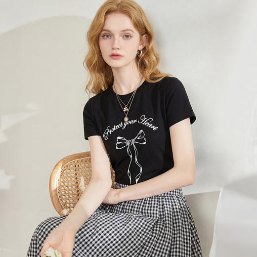 西遇蝴蝶结印花短袖T恤女2026夏新款收腰显瘦短款辣妹设计感上衣E0060272 商品图1
