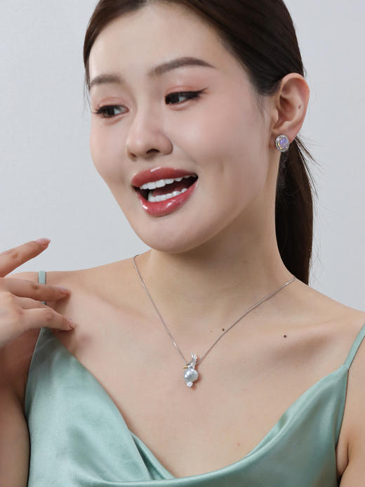 【日本溯源之旅】鹦鹉18k金澳白keshi珍珠钻石吊坠 吊坠尺寸约12.8*30mm 钻石分数:0.021ct（展会产品拍下后不支持7天无理由退换货） 商品图4