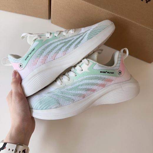【瑞士军工SWISS MILITARY情侣款氢跑鞋RSJG182】瑞士140年高端户外品牌，一体飞织设计轻巧灵动，强韧鱼丝编织网面，高透气，不闷热 商品图5