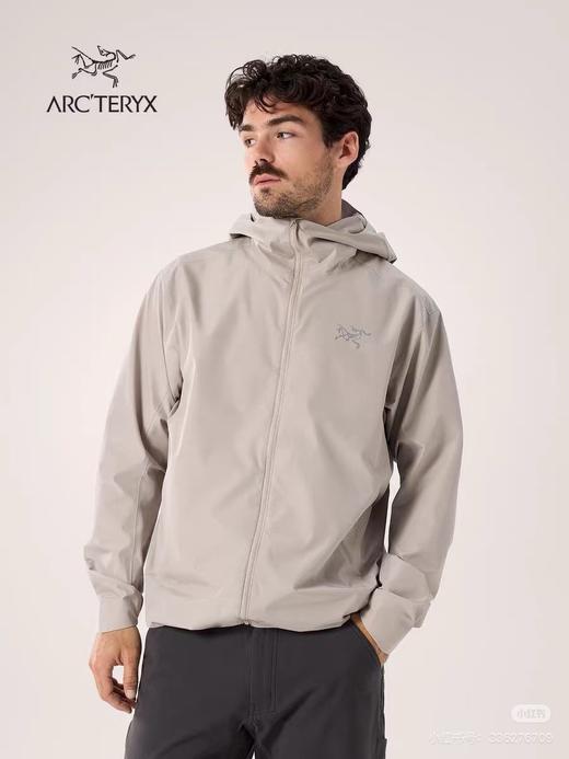 一店d 🐦𝐒𝐨𝐥𝐚𝐧𝐨 𝐇𝐨𝐨𝐝𝐲系列软壳
今天给你们安排的是樶--新版哈
这个系列号称城市通勤的防风抗水“隐形铠甲”不像硬壳那样过于“硬邦邦”却比普通外套更胜一筹 商品图2