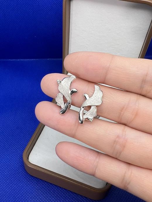 【日本溯源之旅】银杏双叶 18k金钻石耳夹 设计师特款 厚金拉丝工艺 精致唯美 钻石0.04ct 上耳修饰感极佳  经典弹力夹 5.4g（展会产品拍下后不支持7天无理由退换货） 商品图1