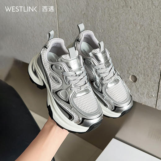 【限时秒杀】西遇老爹鞋女鞋2026新款春季透气休闲百搭小个子增高厚底运动鞋子V0066313 商品图0