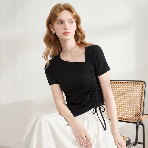 西遇2026夏新款斜领抽绳T恤女修身显瘦不规则设计感纯色短袖上衣E0060271 商品图3