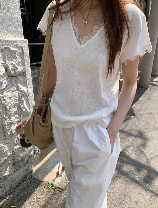 慵懒浪漫睫毛蕾丝V领水洗棉T恤 商品图10