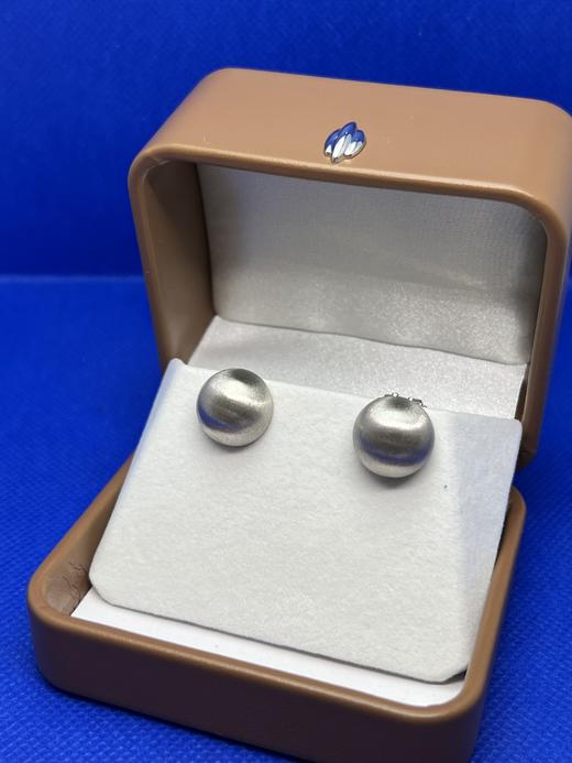 【日本溯源之旅】18k金耳夹 设计师爆款 精致日式手工拉丝金工艺 穹面设计 简约高级感  经典弹力夹 5.4g （展会产品拍下后不支持7天无理由退换货） 商品图0