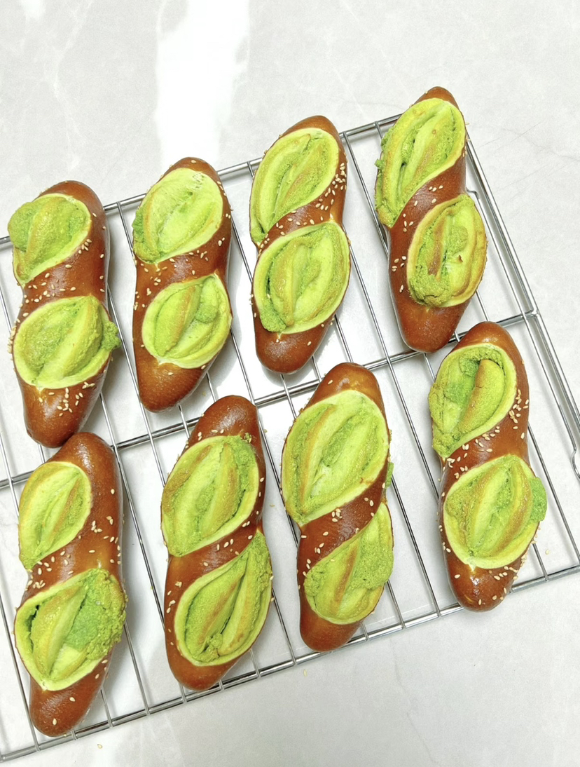 「面包」开心果碱水面包