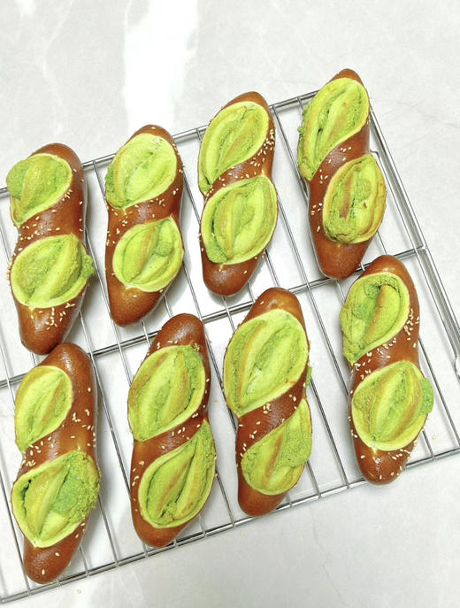 「面包」开心果碱水面包 商品图0