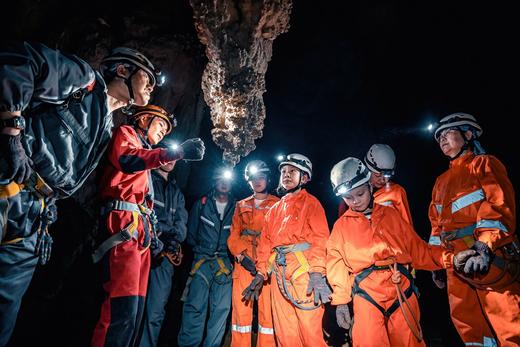 五一限时早鸟减200【探秘贵州·上天入地小勇士】5天4晚亲子营，中国天眼FAST天文课堂、中国天峒地心探险、卡斯特洞穴速降、中国天坑地质课堂、布依寨非遗体验，打卡天空之桥 商品图9