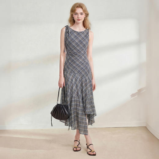 西遇2026夏新款复古挂脖格纹连衣裙女收腰系带不规则下摆气质长裙E0060268 商品图1