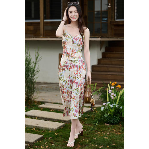 春日油画 米思阳2026春夏新款优雅淑女印花吊带裙修身显瘦中长连衣裙2521/1034 商品图4