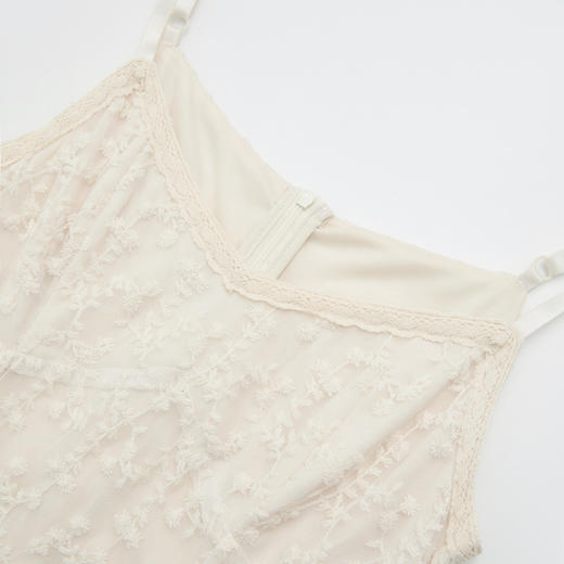 西遇法式V领吊带连衣裙女2026夏季新款收腰显瘦蕾丝提花气质长裙E0060262 商品图5