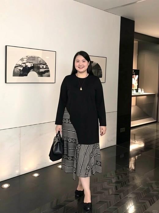 【群内福利】【拼接套头款连衣裙】不显臃肿，非常显瘦！非常有气质！黑色部分面料为100%纯棉，花色拼接部分为聚酯纤维 商品图0