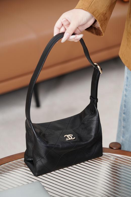 香奈儿 26P系列 hobo腋下包 黑金 商品图6