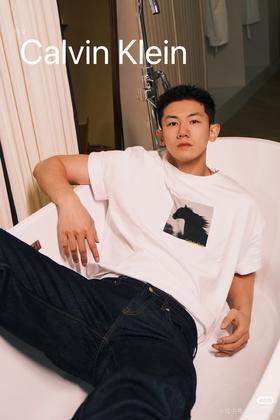 凯尔 Jeans26新款休闲通勤骏马印花圆领短袖T恤 Z-15917