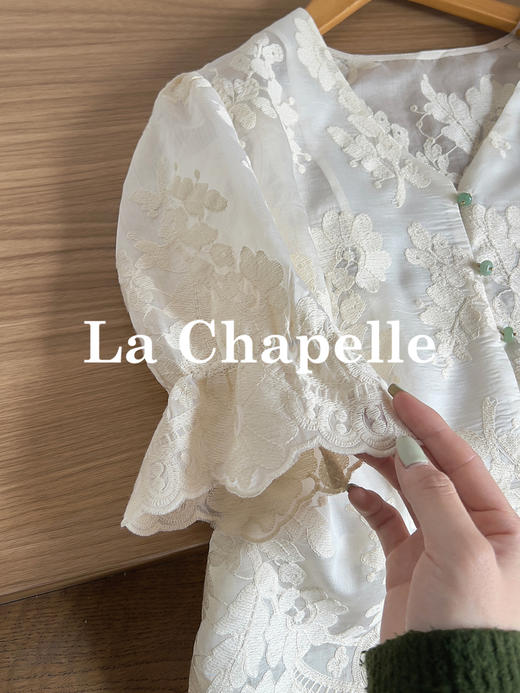 专柜实拍【新中式套装】拉夏贝尔/La Chapelle莱赛尔混纺珠扣刺绣气质V领短袖小衫后松紧半裙套装 商品图6