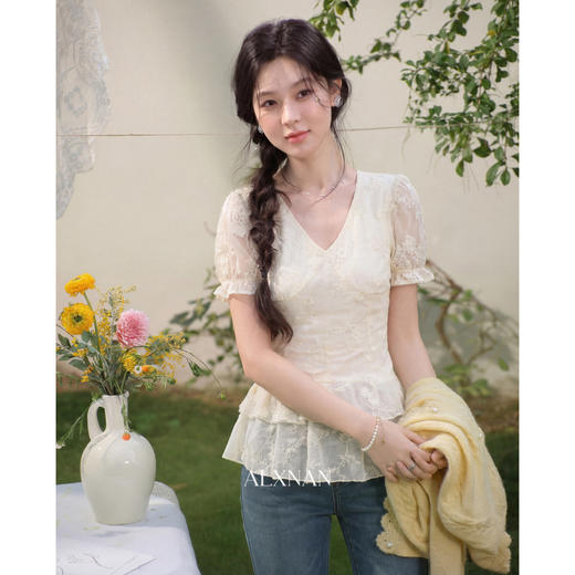 鹿向南「清浅时光」法式白杏色短袖衬衫女夏季漂亮独特蕾丝上衣 商品图1