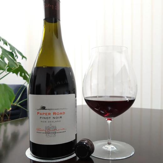 93分多金奖！新西兰名庄！纸路黑皮诺红葡萄酒 Paper Road Pinot Noir 2022 商品图2