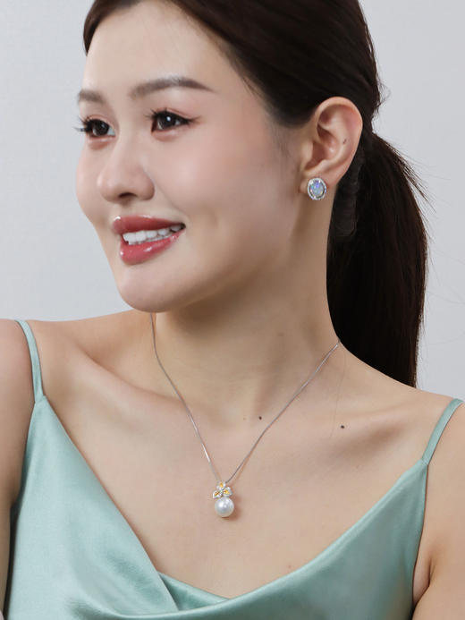 【日本溯源之旅】三叶草-18k金澳白珍珠钻石吊坠 12-13mm 钻石分数:0.3ct（展会产品拍下后不支持7天无理由退换货） 商品图3