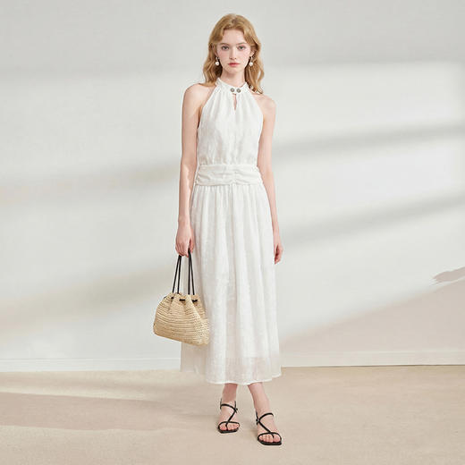 西遇挂脖无袖连衣裙女2026夏新款水滴领镂空提花收腰显瘦开衩长裙E0060267 商品图4