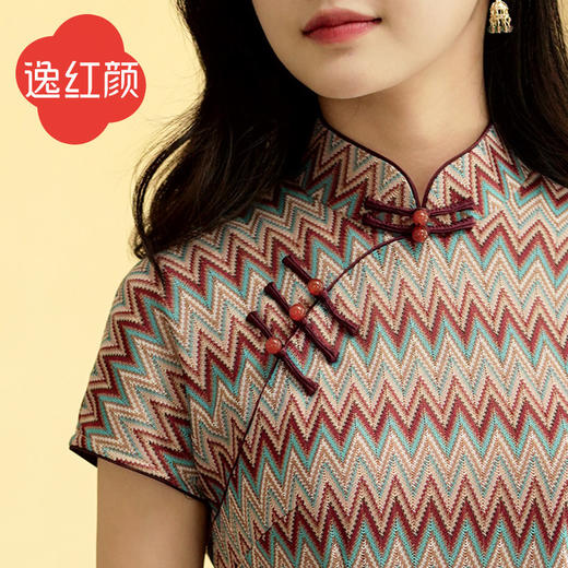 逸红颜《倾黛》2026夏新款小众高弹针织波纹复古港风改良旗袍女 商品图3