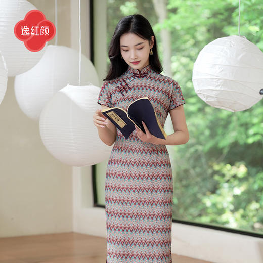 逸红颜《倾黛》2026夏新款小众高弹针织波纹复古港风改良旗袍女 商品图1