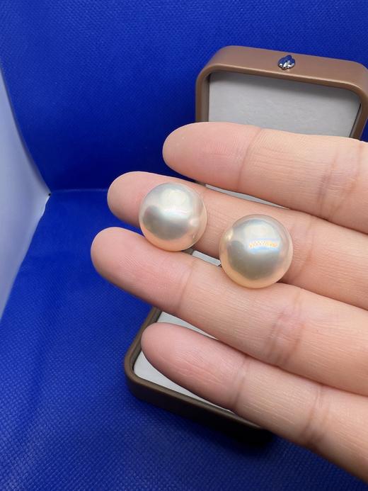 【日本溯源之旅】14k金 经典圆形无边镶马贝 15mm青粉光 简约优雅 弹力双夹 6.4g（展会产品拍下后不支持7天无理由退换货） 商品图1