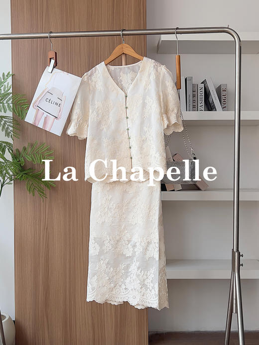 专柜实拍【新中式套装】拉夏贝尔/La Chapelle莱赛尔混纺珠扣刺绣气质V领短袖小衫后松紧半裙套装 商品图2
