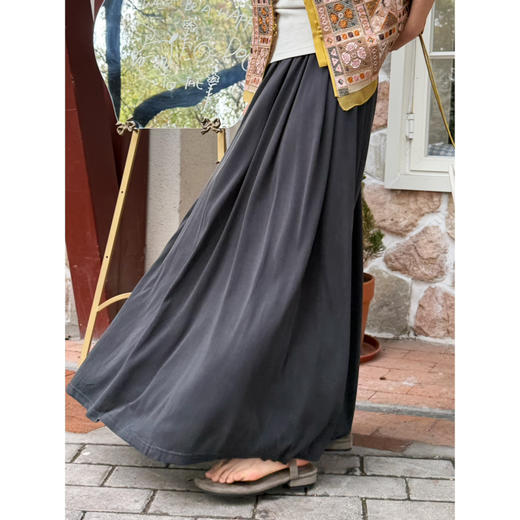 2604111    垂坠天花板 松弛长裙 商品图1