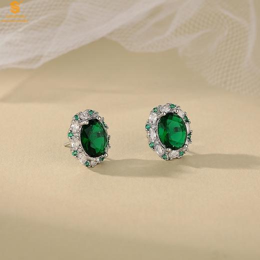 【香港周六福黄金钻石首饰】K铂金CNC彩宝钻石惊艳时光祖母绿耳钉 商品图2
